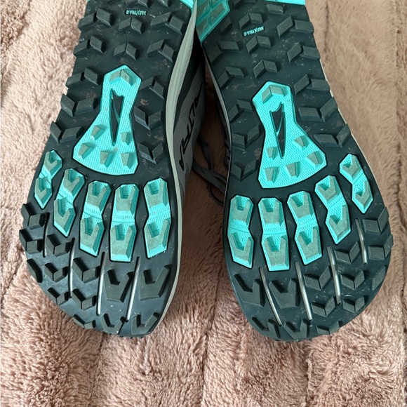 Altra Women's Gray Sneakers with Teal Accents - Picture 6 of 6